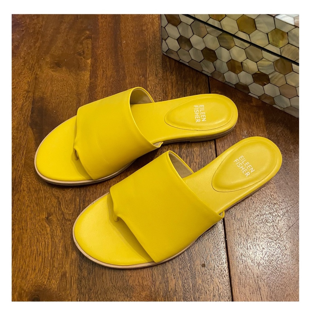 Eileen Fisher Edge Leather Thong Slide Sandals in Butter Yellow 7.5 - Picture 2 of 12